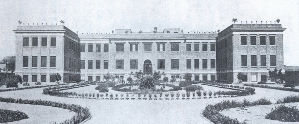 筚路蓝缕　栉风沐雨